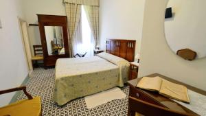 Кровать или кровати в номере Hotel Toro