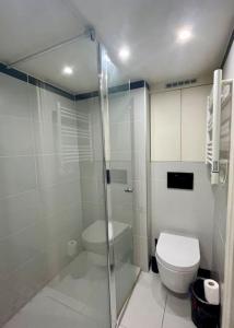 a white bathroom with a toilet and a shower at Élégance, 4 Pers, palais des congrès in Paris