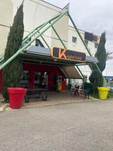 Fotografie z fotogalerie ubytování KRYSTAL HOTEL v destinaci Saint-Quentin-Fallavier