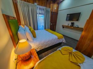 Ένα ή περισσότερα κρεβάτια σε δωμάτιο στο Sibu Boutique Hotel