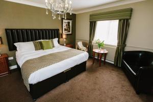 Säng eller sängar i ett rum på The Ashbourne Hotel