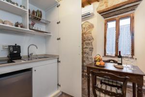 Kuchyň nebo kuchyňský kout v ubytování Sognare nel Castello