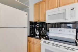 Cucina o angolo cottura di Poolside Suite