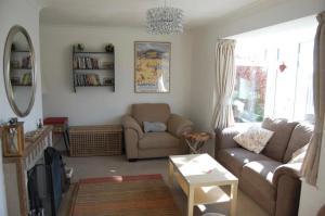 Seating area sa Lovely cottage in Snowdonia, private hot tub, by mountains & award winning beach