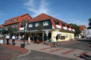 a group of people crossing a street in front of a building at Clemens 1 in Wangerooge