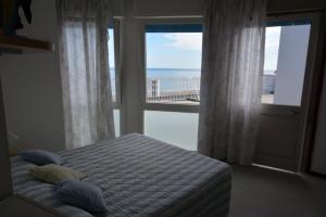 Ένα ή περισσότερα κρεβάτια σε δωμάτιο στο Lignano Sabbiadoro great sea view