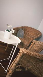 a table and a chair with a plant on it at Apartamento av.Galicia playa in Finisterre