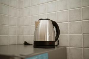 a coffee pot sitting on a counter in a kitchen at Appartamento centrale vista mare Benny's apartment in Bari
