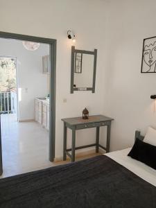 Postel nebo postele na pokoji v ubytování Rose Apartments Mesonghi + 16 fotografií