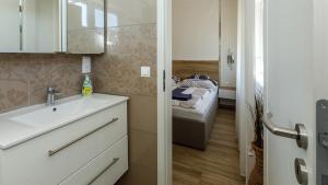 Postel nebo postele na pokoji v ubytování Kendosz Apartman