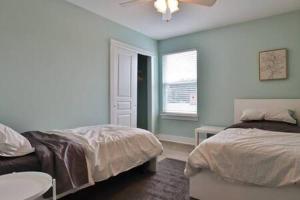 Φωτογραφία από το άλμπουμ του Spacious 4 BR Beach Retreat - Blocks From Beach σε Jacksonville Beach