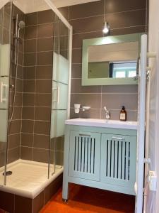 a bathroom with a sink and a shower at L'écrin de Mona au coeur de Lourmarin in Lourmarin