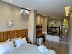 a bedroom with a bed with two towels on it at Pousada Maria Monteiro Tiradentes in Tiradentes