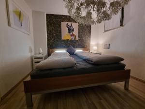 Ένα ή περισσότερα κρεβάτια σε δωμάτιο στο Wohnen beim FotoGraf