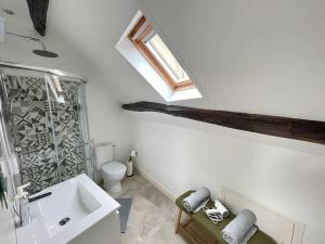 a bathroom with a sink and a toilet and a window at Appartement centre ville in Le Blanc