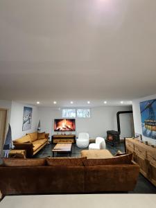 a large living room with couches and a fireplace at Les Fées Mer : appart 150 m² hypercentre calme 10p in Chamonix-Mont-Blanc