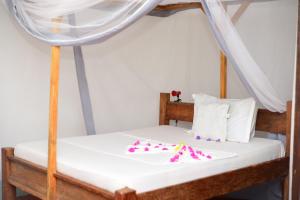 Postel nebo postele na pokoji v ubytování Furaha Lodge