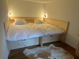Voodi või voodid majutusasutuse Region de Gstaad - Ultra Modern Apartment- Huge Roof Terrace - Great Views toas