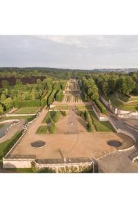 - une vue aérienne sur un grand parc arboré dans l'établissement Citea Access 10 minutes La Defense - 20 minutes Paris Parc Expo, à Saint-Cloud