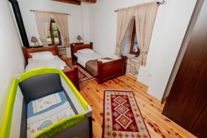 Rúm í herbergi á Etno Villa Mokanji