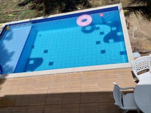 Piscina en o cerca de Chacara Santa Barbara