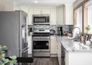 A kitchen or kitchenette at Upscale Urban Oasis: Spacious & Chic with Hot Tub!