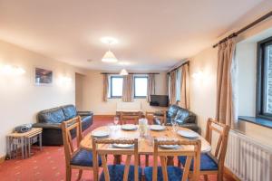 a living room with a table and chairs at 3 Bed in Threlkeld SZ433 in Threlkeld