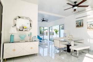 a dining room with a table and a ceiling fan at Atlantis Villages Poseidon in Tela