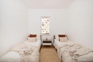 A bed or beds in a room at Moenia Apartments