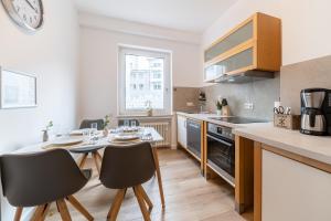 a kitchen with a table and chairs in a kitchen at Dein Citynest - FeWo Meier in Bielefeld
