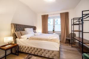 Кровать или кровати в номере Dein Citynest - FeWo Meier