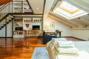 A seating area at Casa Pegaso in Canton de Fiori