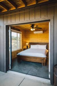 Krevet ili kreveti u jedinici u objektu Joshua Tree Hidden Tower * Views - Landmark