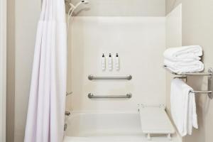 Koupelna v ubytování SpringHill Suites Phoenix Tempe Airport