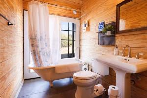 A bathroom at Joshua Tree Hidden Tower * Views - Landmark