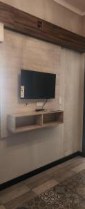 OSTATUA ETXEA في سالتا: تلفزيون بشاشة مسطحة على الحائط
