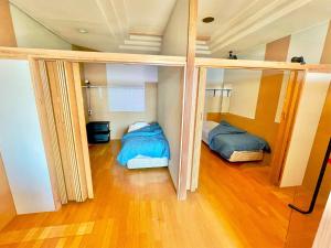a room with two beds in a room at Umi no Gohanya Noramare - Vacation STAY 18196v in Masuda