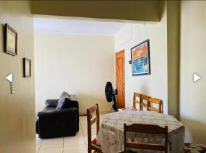 Uma área de estar em Apartamento em Praia Grande