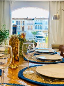 a table with glasses and a bottle of wine at Maison de pêcheur in Grimaud