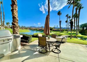 Zahrada ubytování The View! Palm Desert Country Club Villa