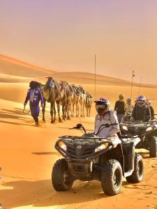 Hosté ubytování Akabar Luxury Desert Camp