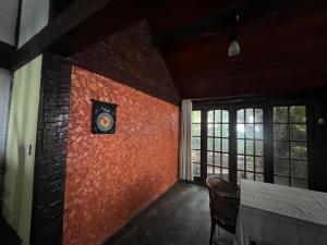 a room with a wall with a clock on it at Praia e Churrasco em Búzios in Búzios +50 photos
