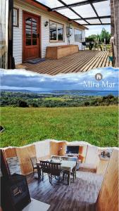 uma imagem composta de um pátio com uma mesa e bancos em Casa en Dalcahue - Mira Mar em Dalcahue