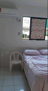 Una cama o camas en una habitación de Apartamento Mossoró
