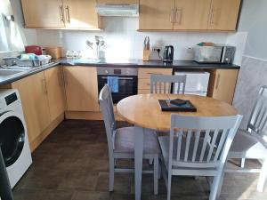 Kuchyň nebo kuchyňský kout v ubytování Apartment 1, Phoenix Flats + 5 fotografií