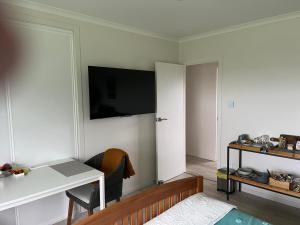 TV a/nebo společenská místnost v ubytování B&B at whitbourne