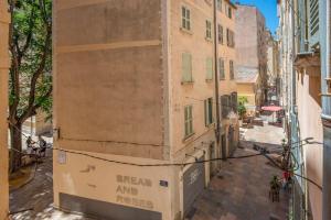 a group of boxes on the side of a building at Les Halles & Le port - Grand T2 haut de gamme in Toulon