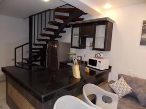 Kuchyň nebo kuchyňský kout v ubytování Sea View Duplex Villa
