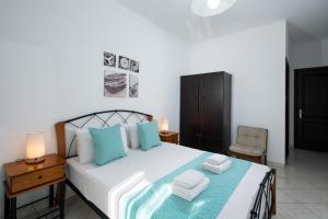 a bedroom with a bed with towels on it at Kentrikon Rooms in Limenaria