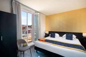 a hotel room with a bed and a window at Best Western Plus Hôtel Massena Nice in Nice